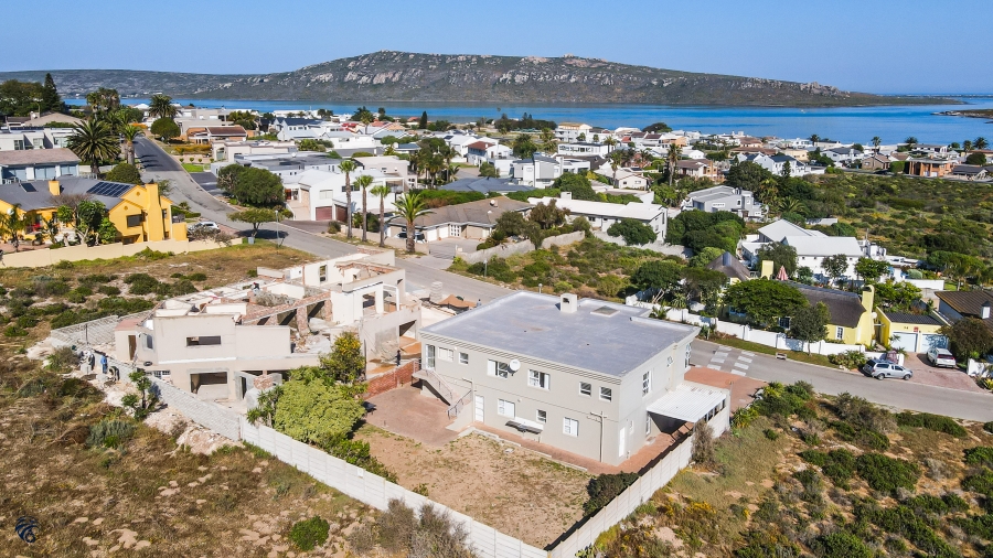 6 Bedroom Property for Sale in Middedorp Western Cape